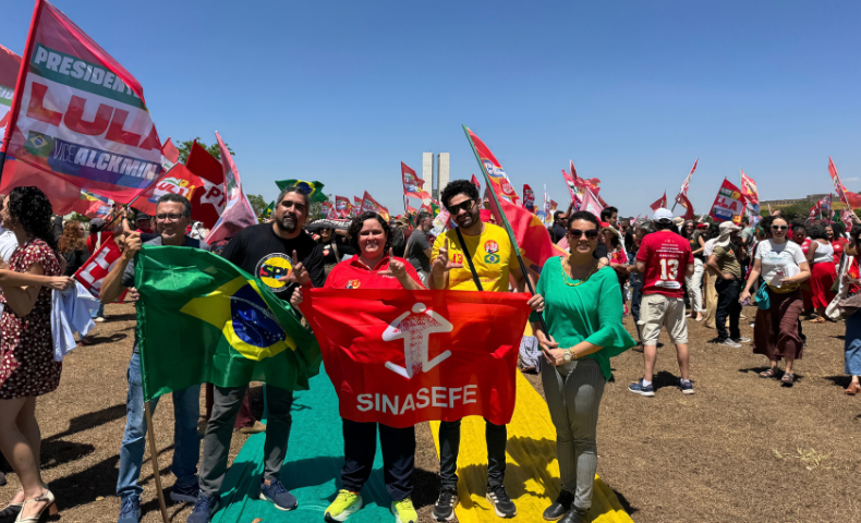 Abraço à Esplanada: sindicato participa de atividade defendendo a reeleição de Lula