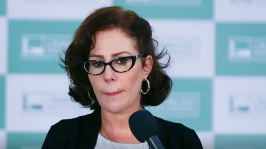 Carla Zambelli é incluída na lista da Interpol após pedido de Moraes