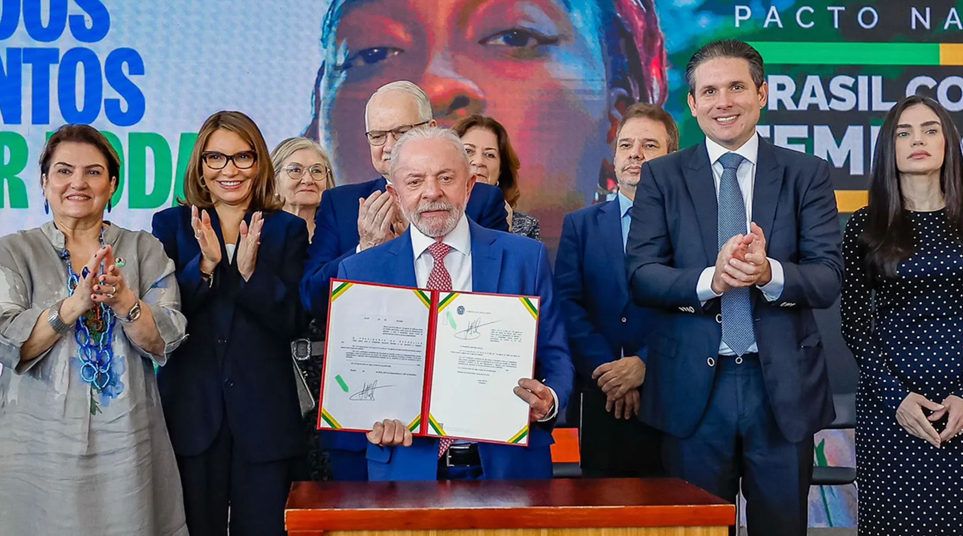 Lula assina medidas para ampliar proteção às mulheres e reforçar segurança digital