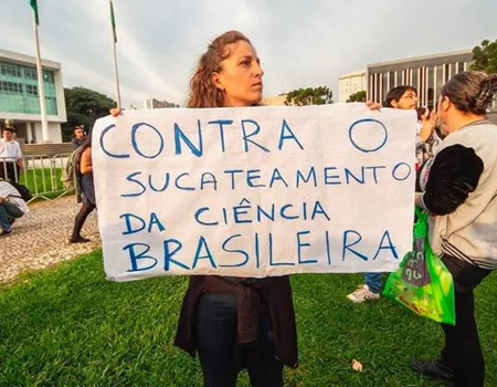 Abandono da ciência e falta de investimento tiram o Brasil do século 21