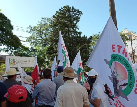 Agricultores familiares suspendem mobilização após negociações com o governo federal
