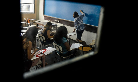 Necessidade de trabalhar é a principal causa da evasão escolar no Brasil, mostra pesquisa