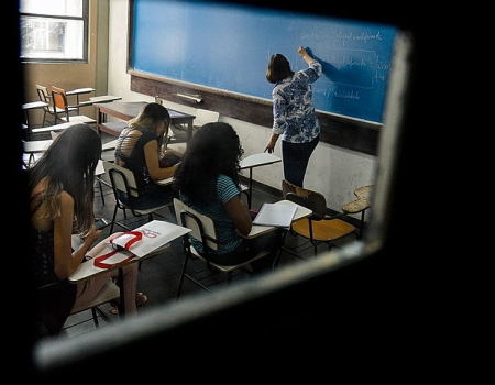 Necessidade de trabalhar é a principal causa da evasão escolar no Brasil, mostra pesquisa