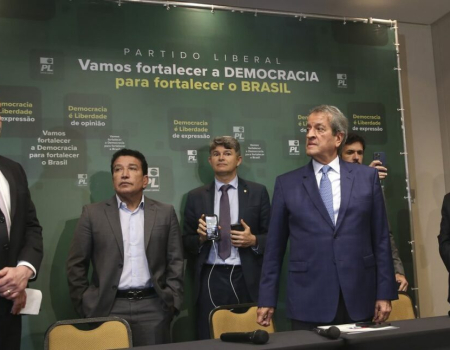 Partido de Bolsonaro quer invalidar votos de alguns modelos de urnas