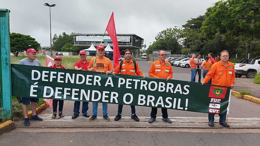Petroleiros da Refap, no RS, paralisam atividades contra privatizações da Petrobras